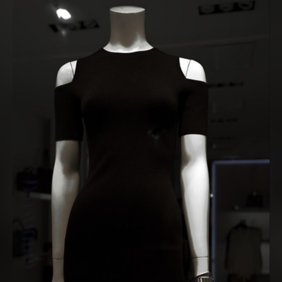 🖤Velvet Torch Black Cold-Shoulder Mini Dress—Size XS (NWT Excellent Condition) - Picture 3 of 7